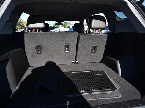 Used 2024 GMC Terrain SLT image 26