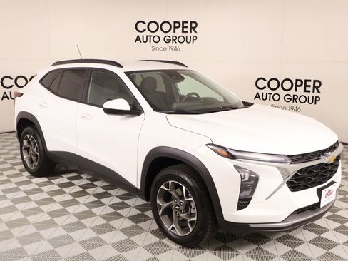 Used 2024 Chevrolet Trax LT FWD image 1