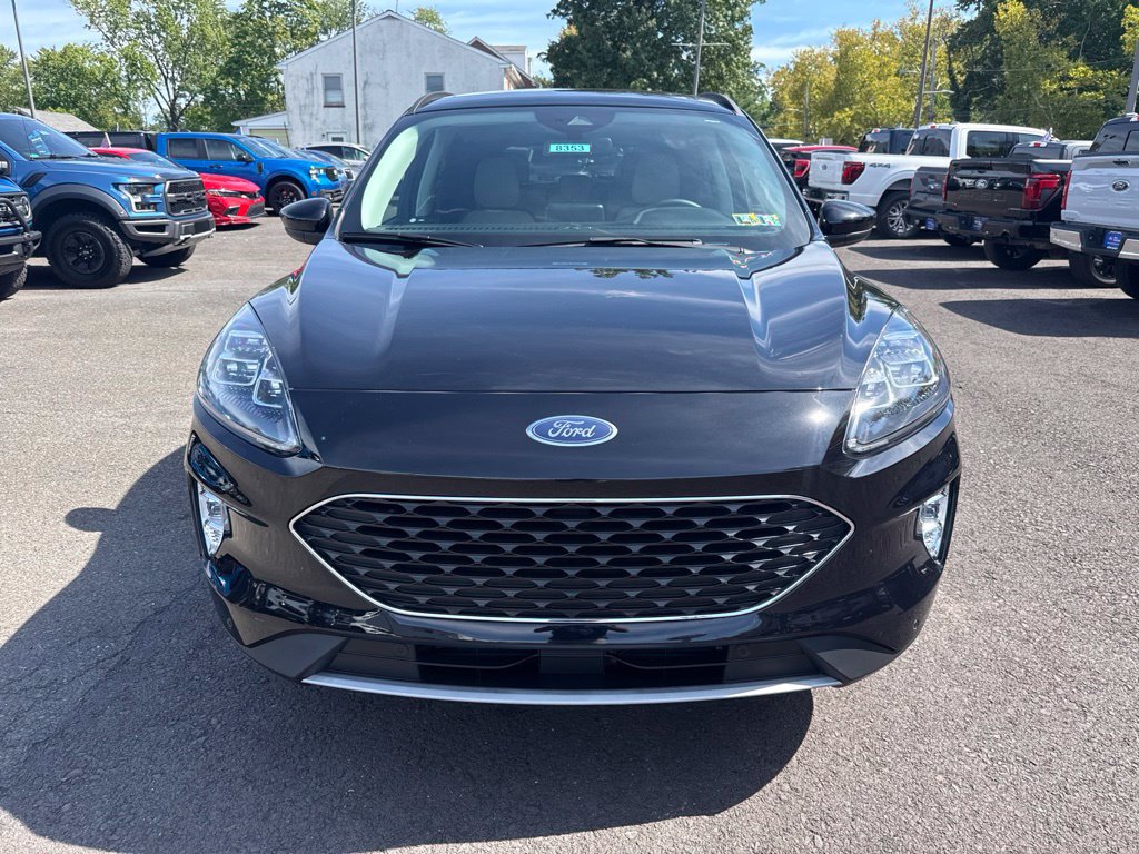 Used 2022 Ford Escape Titanium w/ Class II Trailer Tow Package AWD/4WD image 2