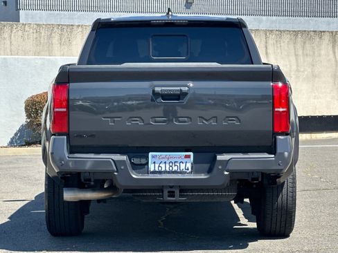 Used 2024 Toyota Tacoma TRD Sport w/ TRD Sport Upgrade Package image 8