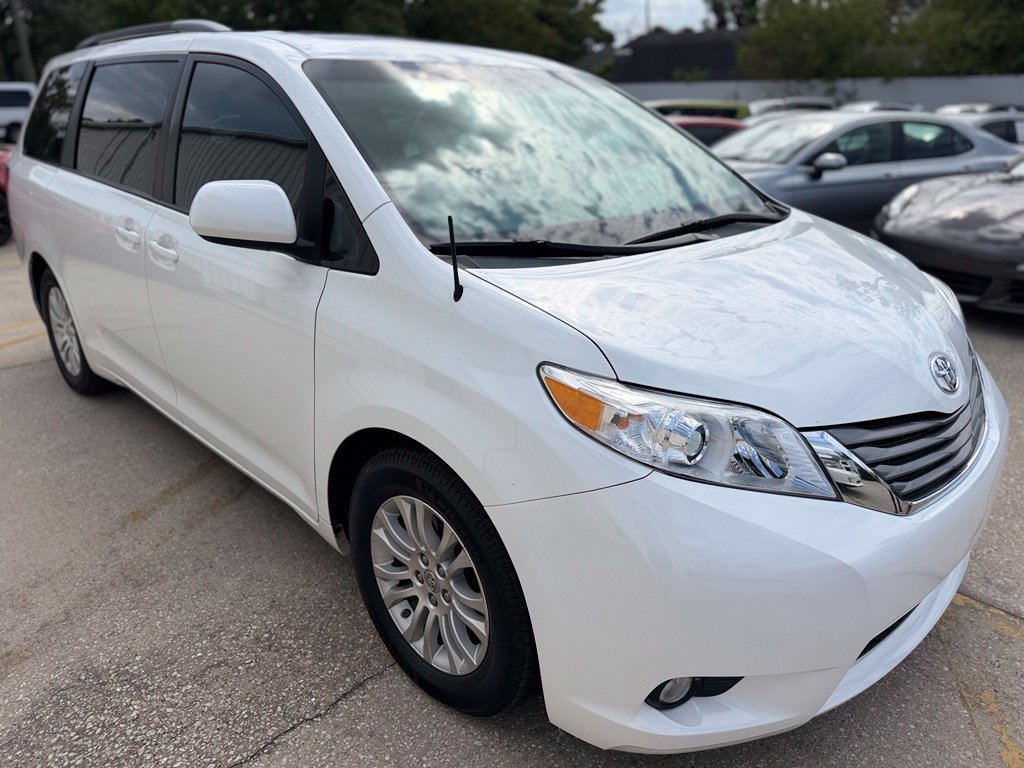 Used 2014 Toyota Sienna XLE FWD image 7