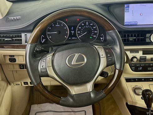 Used 2013 Lexus ES 350 w/ Luxury Pkg FWD image 18