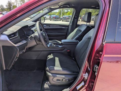 New 2026 Jeep Grand Cherokee Altitude RWD image 10