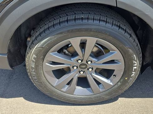 Certified 2024 Ford Explorer XLT w/ Equipment Group 202A AWD/4WD image 4