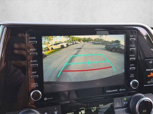 Used 2021 Toyota Highlander LE FWD image 16