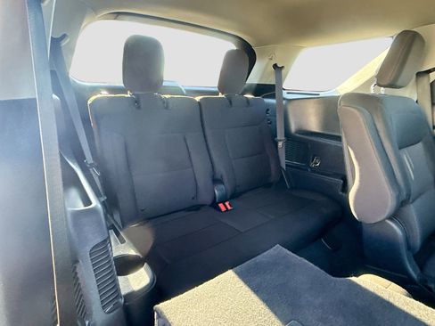 Used 2022 Ford Explorer XLT image 27