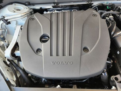 New 2026 Volvo XC60 B5 Ultra w/ Climate Package image 19