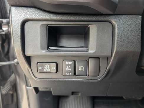 Used 2019 Toyota Tacoma TRD Off-Road w/ Technology Package AWD/4WD image 13