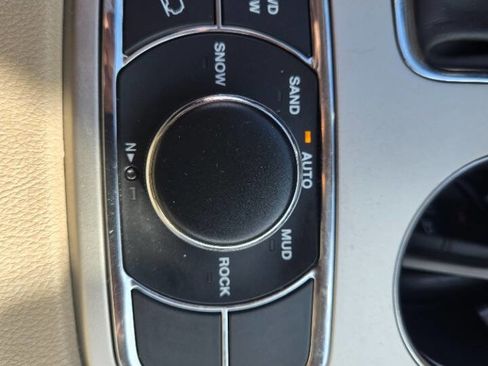 Used 2017 Jeep Grand Cherokee Limited w/ Trailer Tow Group IV image 28