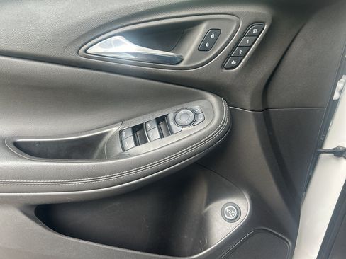 Used 2023 Buick Encore GX Essence w/ Experience Buick Package FWD image 23