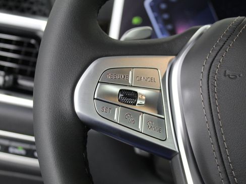 New 2026 BMW X7 xDrive40i w/ Premium Package image 14