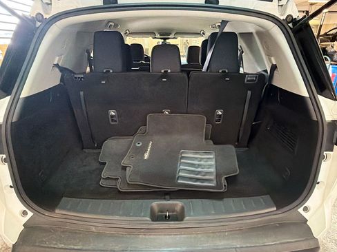 Used 2023 Nissan Pathfinder SV w/ Black Appearance Package image 30