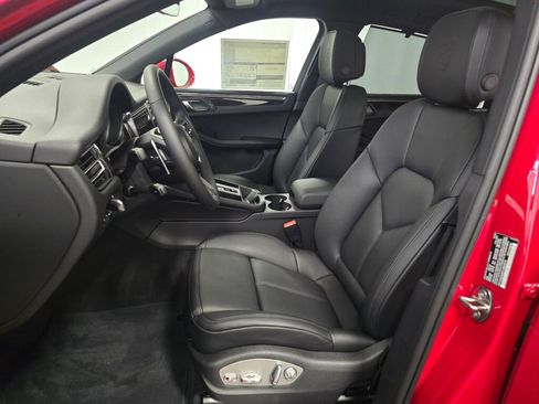 New 2026 Porsche Macan image 14