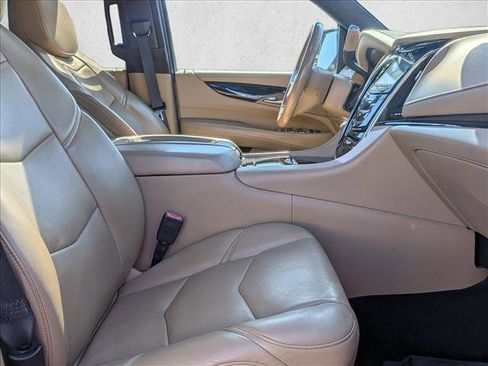 Used 2018 Cadillac Escalade Platinum image 21