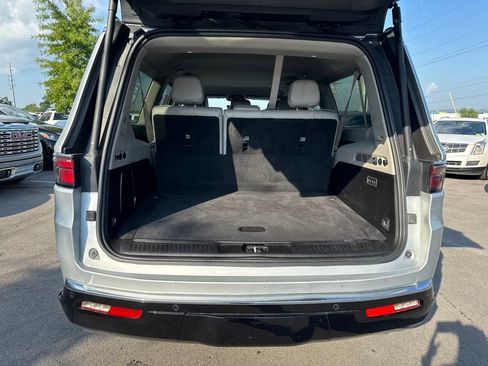 Used 2024 Jeep Wagoneer L Series II w/ Flexible Seating Group AWD/4WD image 22