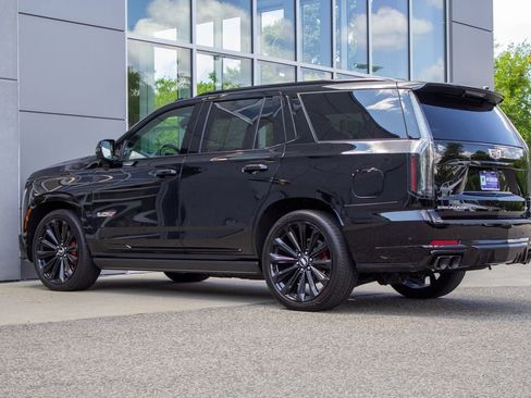 Used 2025 Cadillac Escalade V AWD/4WD image 8
