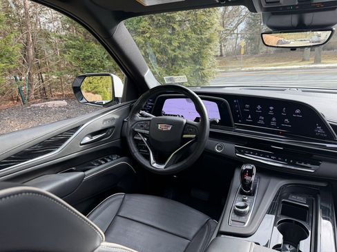 Used 2023 Cadillac Escalade Sport w/ LPO, ONYX Package image 14