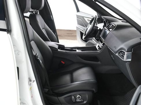 Used 2020 Jaguar F-PACE Premium image 29