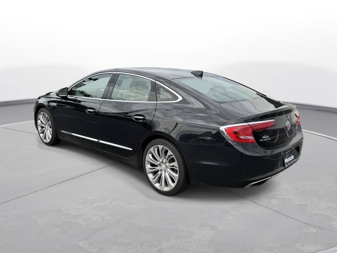 Used 2017 Buick LaCrosse Essence w/ Sun and Shade Package FWD image 2