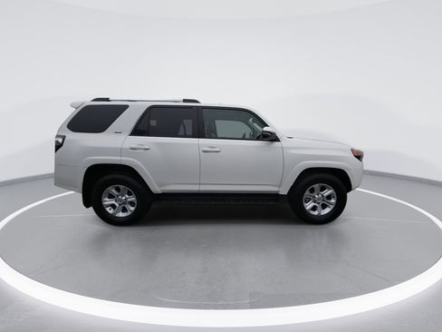 Used 2022 Toyota 4Runner SR5 Premium image 2