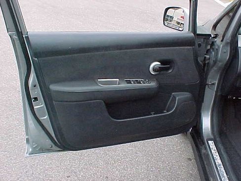 Used 2011 Nissan Versa 1.8 S w/ Plus Pkg image 17