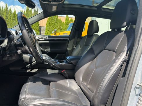 Used 2016 Porsche Cayenne image 4