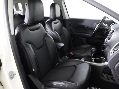 Used 2019 Jeep Compass Latitude FWD image 26