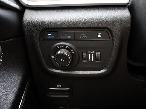 Used 2023 Jeep Grand Cherokee 4WD 4xe image 32