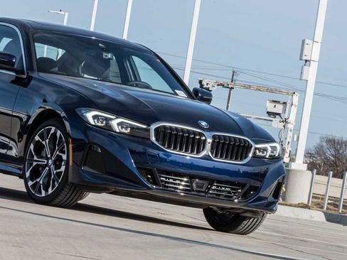 Used 2026 BMW 330i Sedan w/ Premium Package RWD image 3