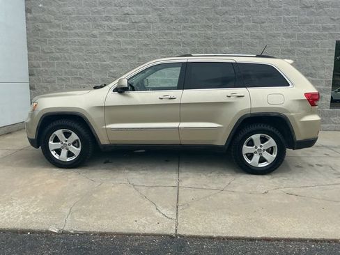 Used 2011 Jeep Grand Cherokee Laredo AWD/4WD image 5