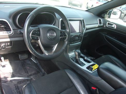 Used 2018 Jeep Grand Cherokee Altitude AWD/4WD image 9