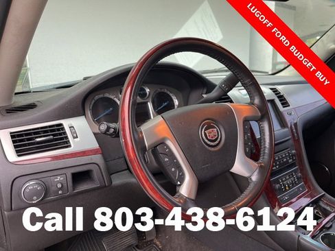 Used 2011 Cadillac Escalade Premium image 3