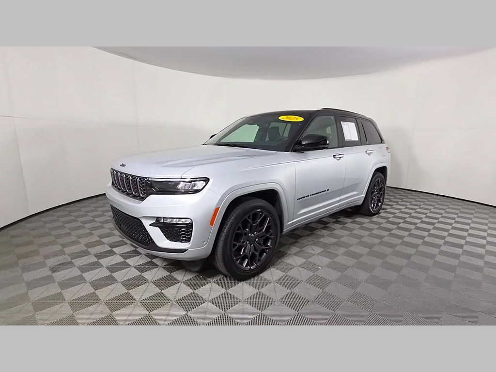 Used 2025 Jeep Grand Cherokee Summit w/ Obsidian Package AWD/4WD image 49