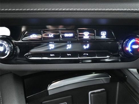 Used 2023 Buick Envision Preferred image 17