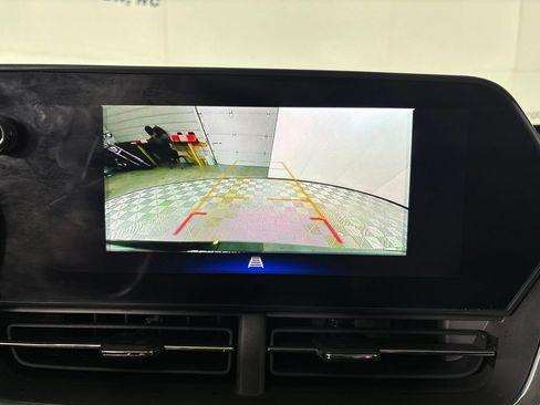 Used 2024 Chevrolet Trax ACTIV FWD image 17