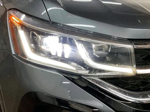 Used 2022 Volkswagen Taos SEL image 30