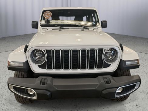 Used 2025 Jeep Wrangler Unlimited Sahara AWD/4WD image 8