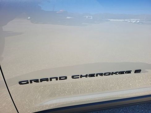 New 2026 Jeep Grand Cherokee Altitude image 3