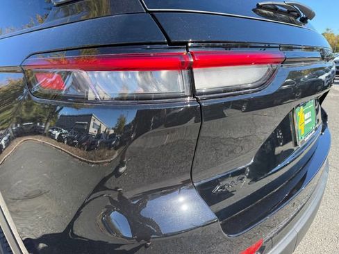 New 2025 Jeep Grand Cherokee Altitude image 12