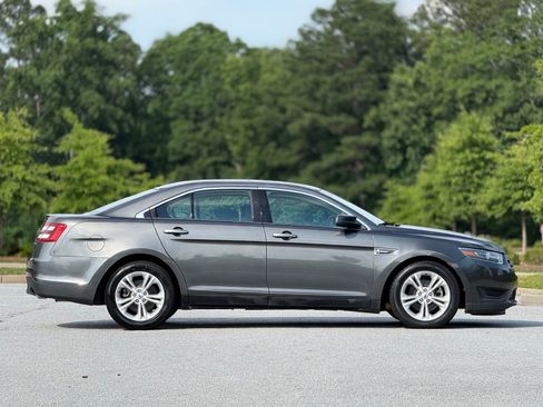 Used 2016 Ford Taurus SE FWD image 12