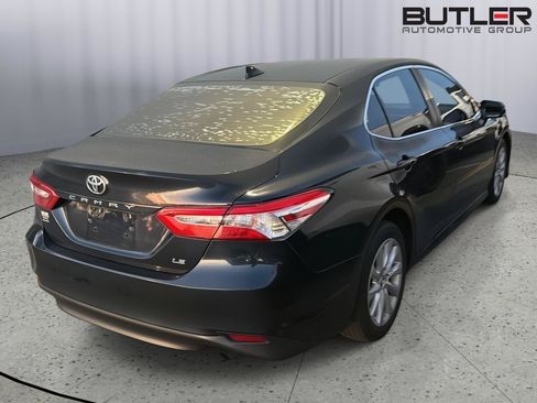 Used 2020 Toyota Camry LE FWD image 5