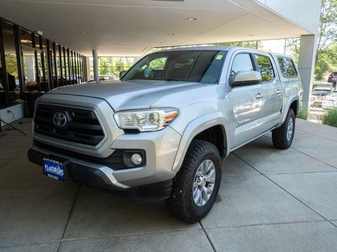 Used 2019 Toyota Tacoma SR5 AWD/4WD image 3