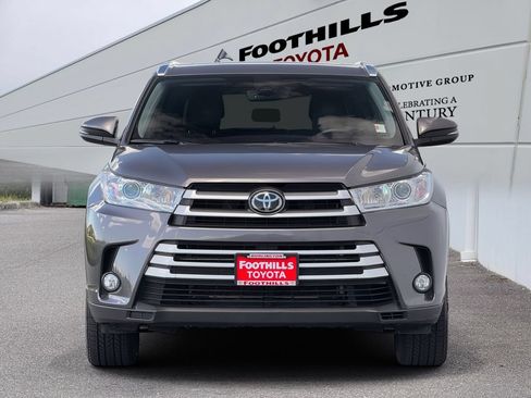 Certified 2019 Toyota Highlander XLE AWD/4WD image 2