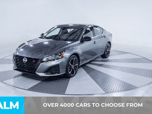 Used 2025 Nissan Altima 2.5 SR FWD image 2