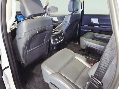 Used 2025 Ford Expedition Active image 15