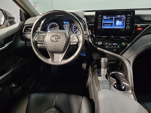 Used 2024 Toyota Camry SE image 9
