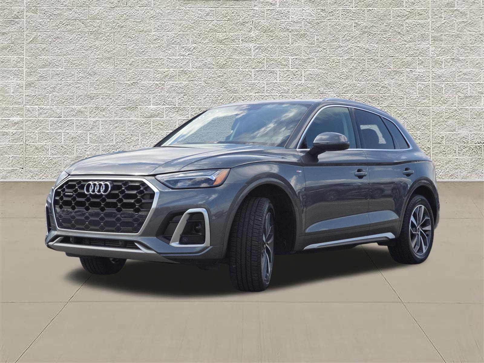 Used 2023 Audi Q5 2.0T Premium w/ Convenience Package AWD/4WD image 3