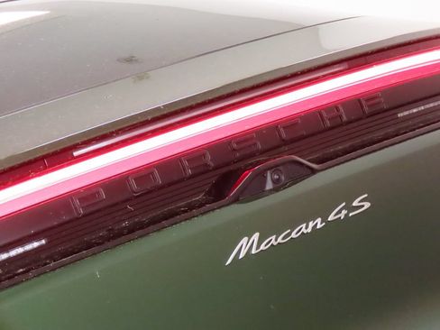 Certified 2025 Porsche Macan 4S Electric AWD/4WD image 12