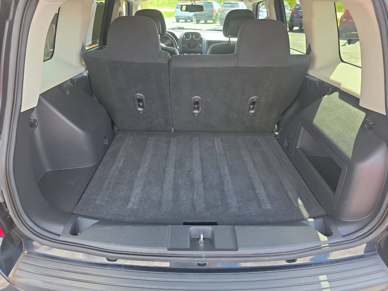Used 2014 Jeep Patriot Latitude w/ Mopar Trailer Tow Group AWD/4WD image 12