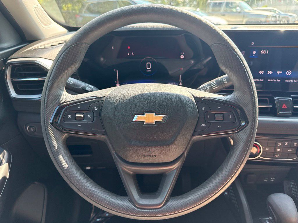 Used 2025 Chevrolet TrailBlazer LT AWD/4WD image 23